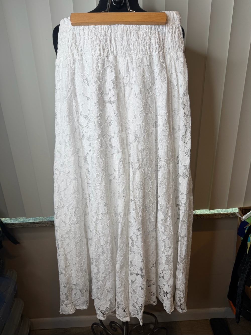 In Italy White Lace Wide Leg Lined Palazzo Pants Size Small